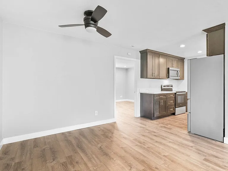 9175 Campina Dr #5 — Photo 20
