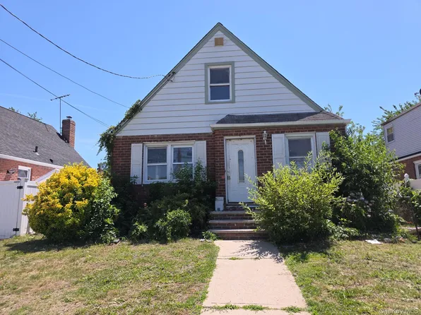 30 Viola Street, Valley Stream, NY 11580