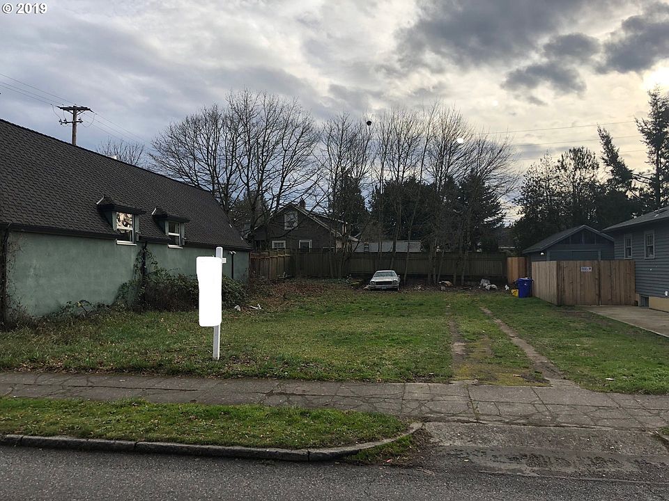 2nd image of 5242 NE Halsey St