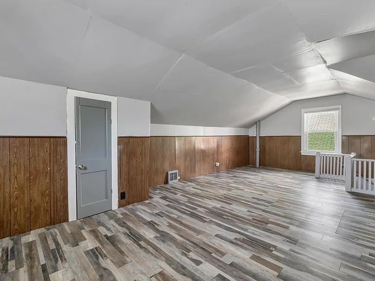 1223 Gruner Pl — Photo 38