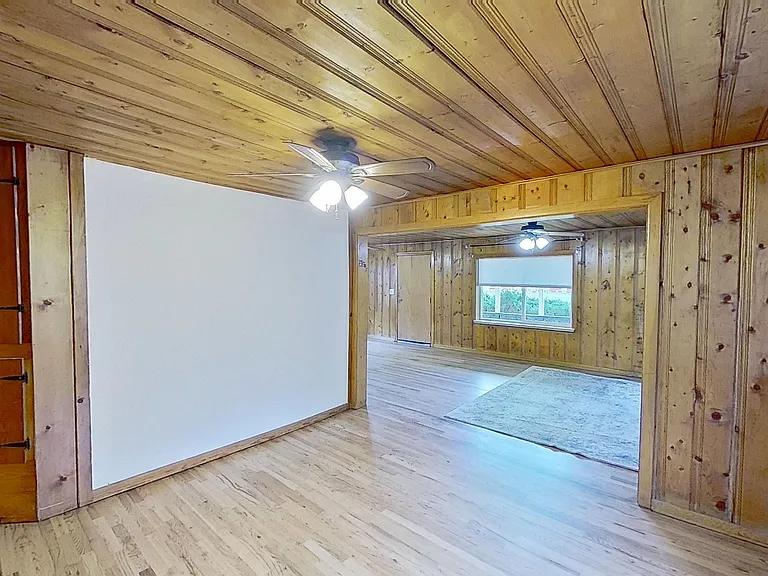 1345 Chase St — Photo 5