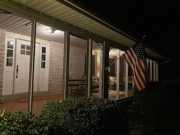 3rd image of 920 Golden Dr