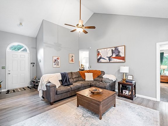 4th image of 186 Whitehall Dr