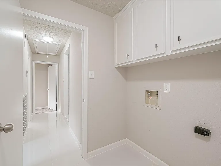 6107 Sanford Rd — Photo 28