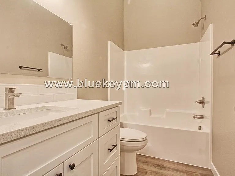 209 Cloverdale Rd #A — Photo 12