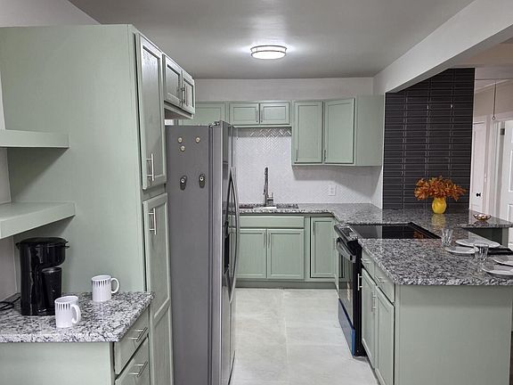 5th image of 2041 Sherwood Rd