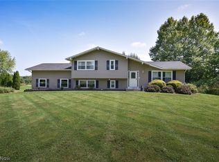 12122 Chamberlain Rd, Aurora, OH 44202