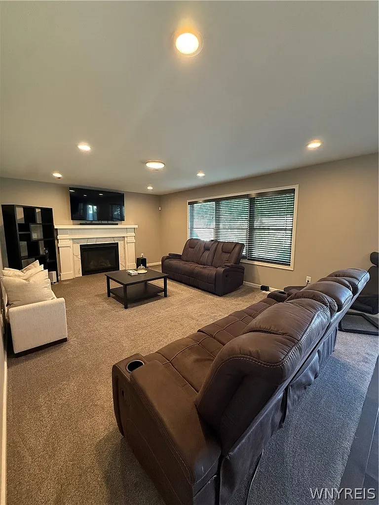 3 bed, 2.5 bath, 2091 sqft, $3,800 — Photo 3