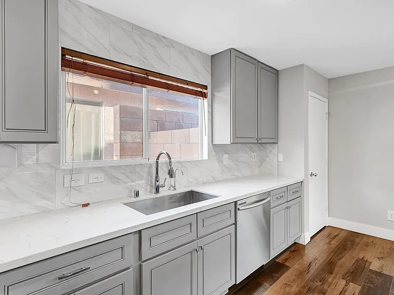 812 Sistine St — Photo 16