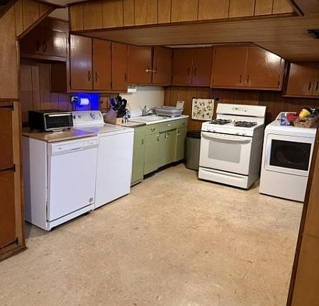 4th image of 609A Arnett St