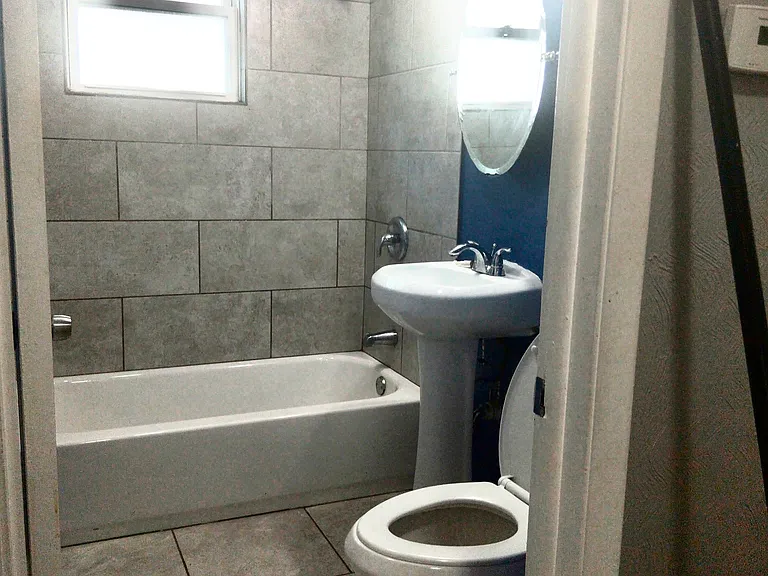 900 W Vermont Ave — Photo 5