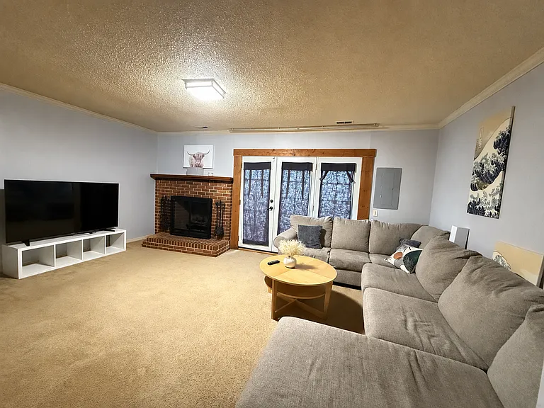 4614 Glanmire Dr — Photo 3