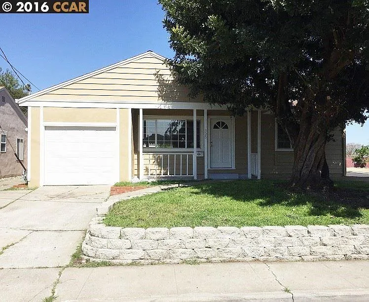 325 Ross Ave photo 1