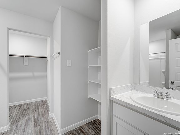 5th image of 110 Sutton Place