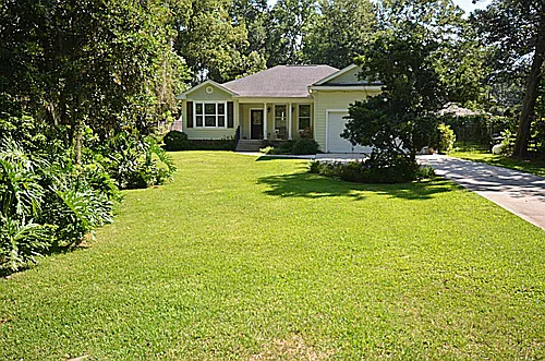 2204 Altoona Dr Photo 1