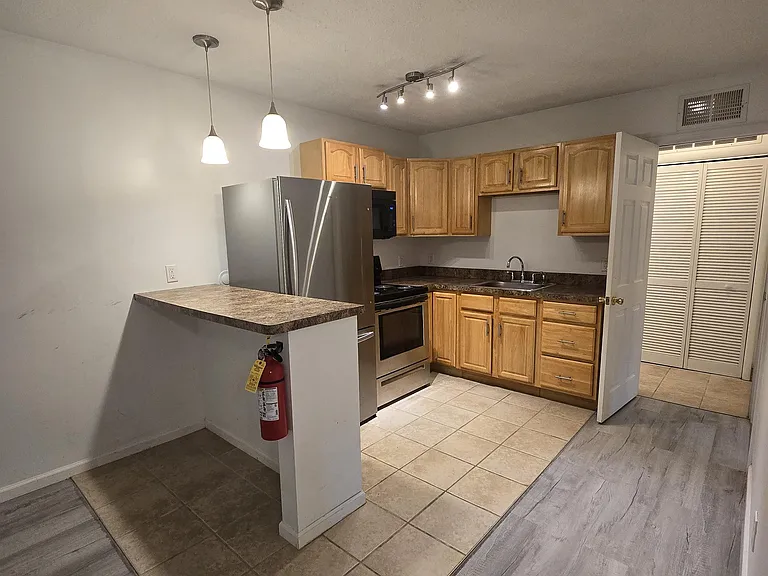 811 Marvin St — Photo 6