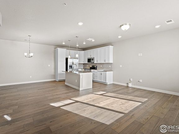 4th image of 938 Schlagel St #3