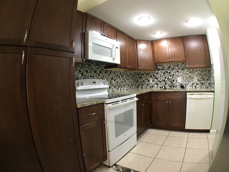 1st image of 751 Pine Dr APT 105