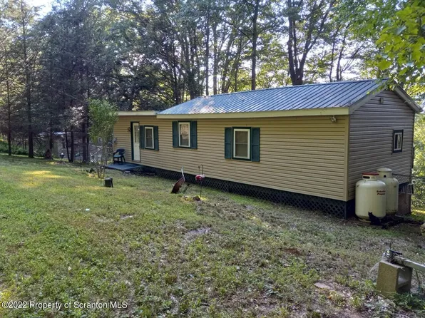 15 Lease Ln, Tunkhannock, PA 18657