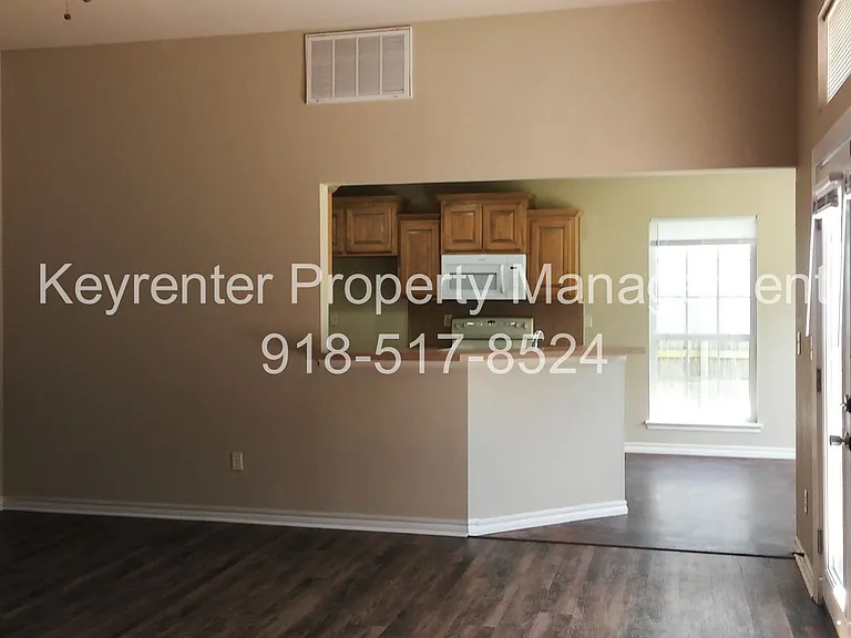 25620 Briar Dr — Photo 3
