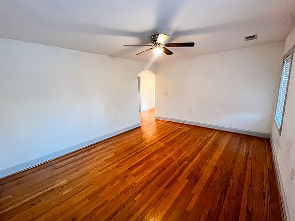 3rd image of 123 Pollock St #123