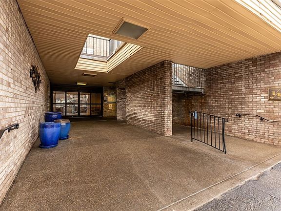 3rd image of 2160 Greentree Rd APT 405W