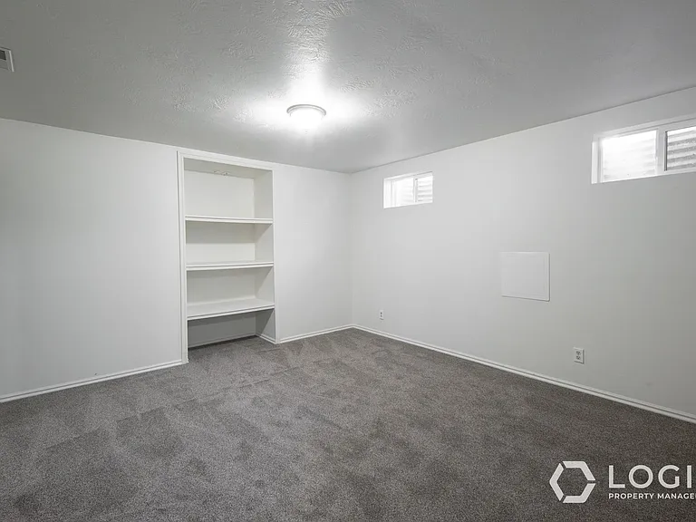 1911 E Cecelia Cir #1911 CECILIA CIRCLE — Photo 20
