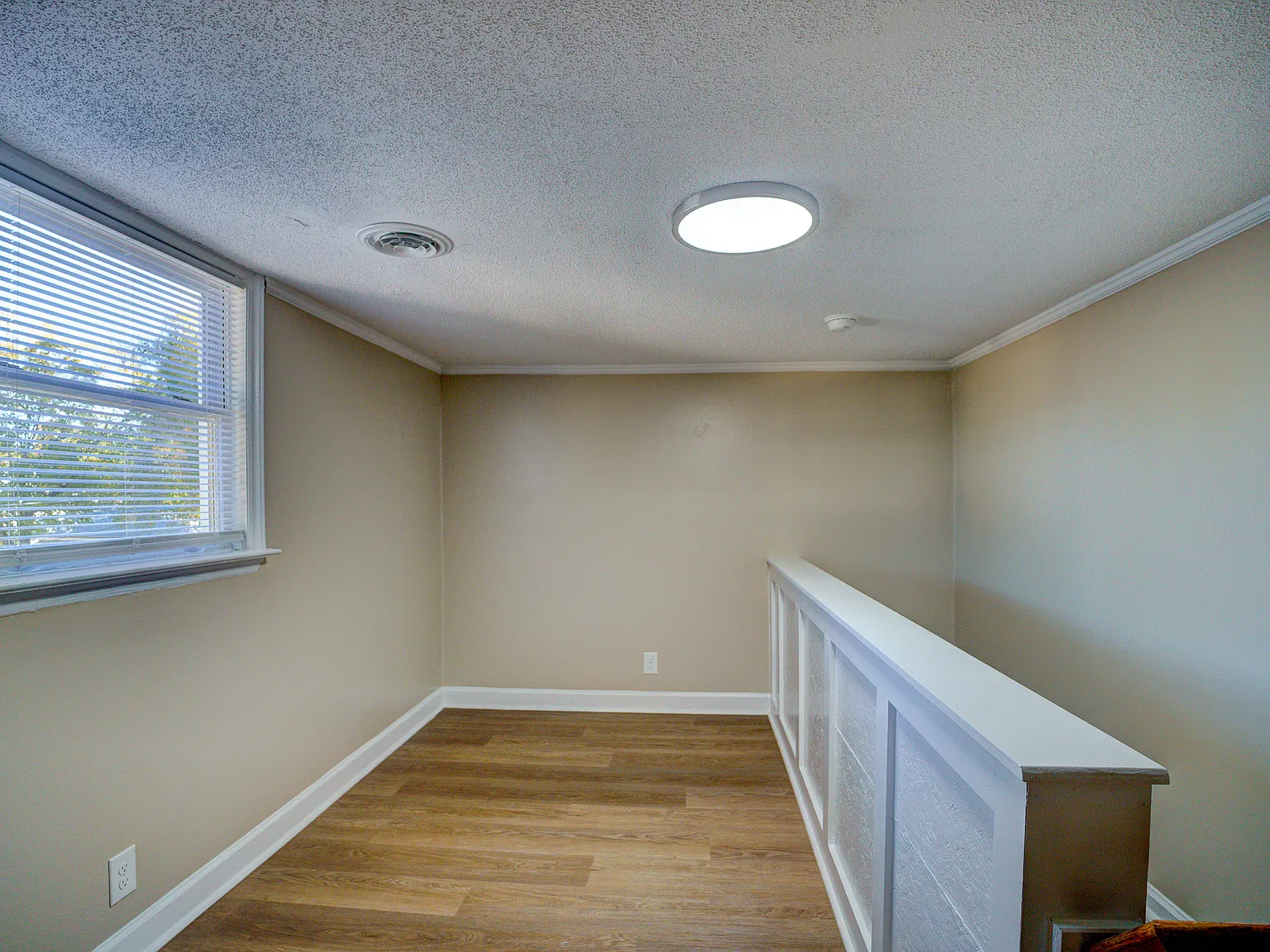 Pink St 206 S - 1 — Photo 4