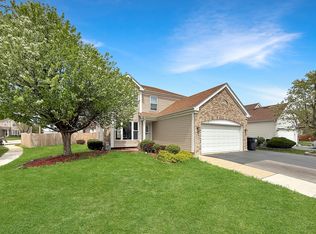 2 Hummingbird Ln, Streamwood, IL 60107