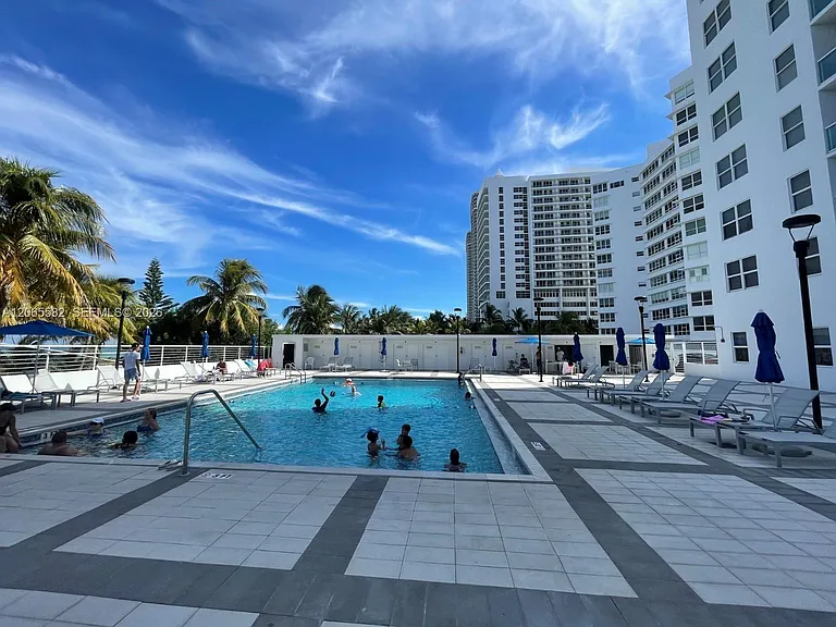 5001 Collins Ave #9E — Photo 3