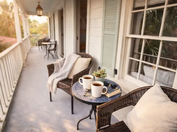 382 Race St APT B, Charleston, SC 29403