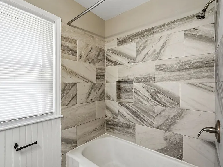 1230 Roanoke Ave — Photo 37