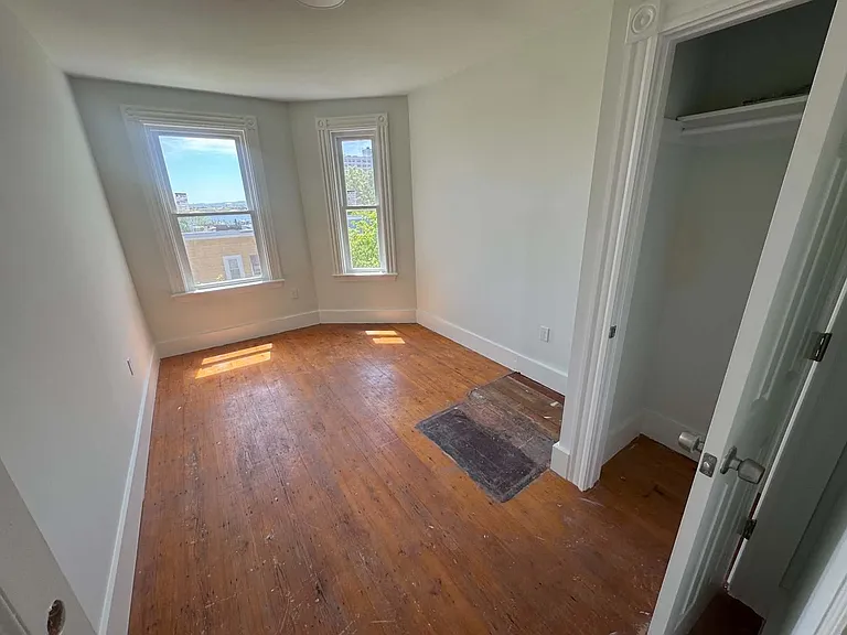 450 E 6th St #3 — Photo 7