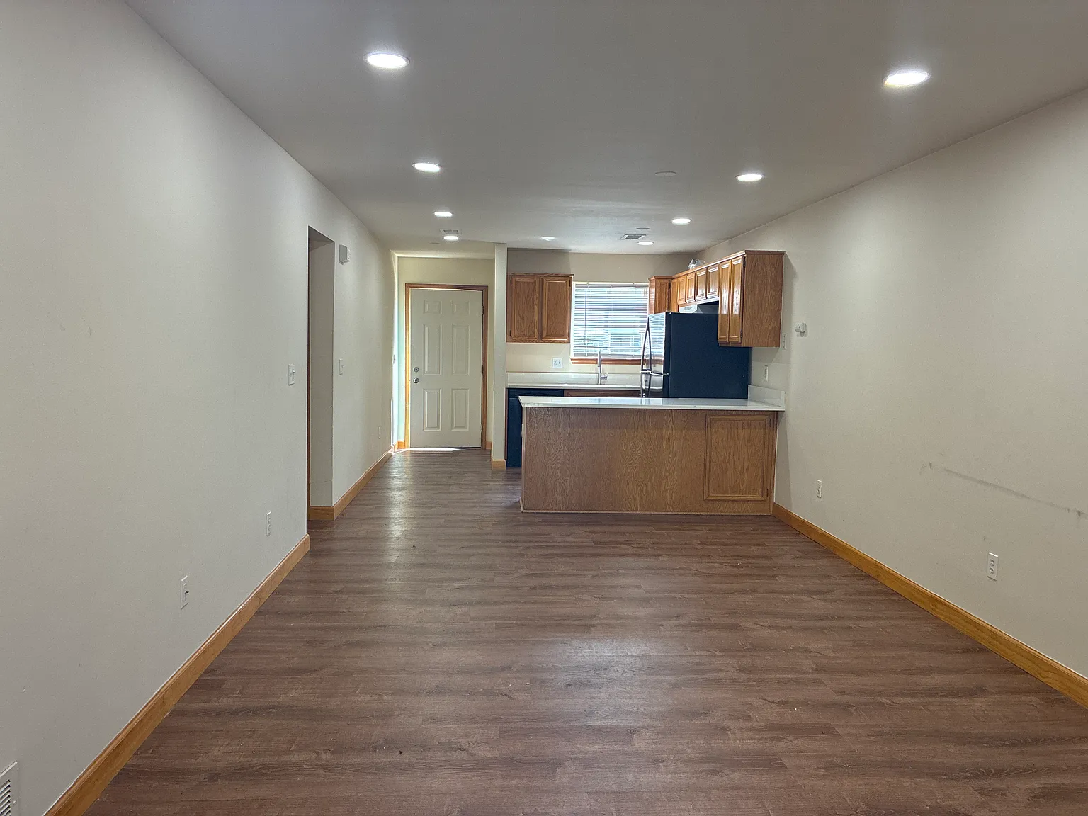 2 bed, 918 sqft, $1,300 — Photo 3