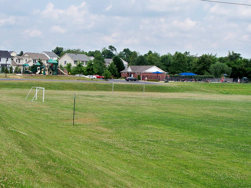 2nd image of 2515 Emerson Dr
