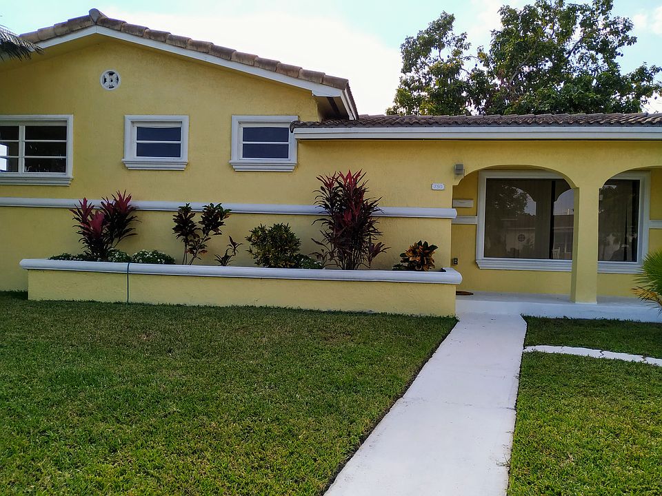 1st image of 750 NW 187th Dr