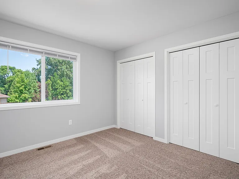 646 Columbia Ct — Photo 11