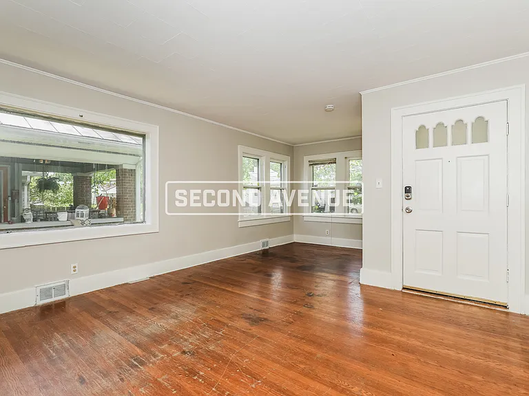 2536 E 17th St — Photo 10