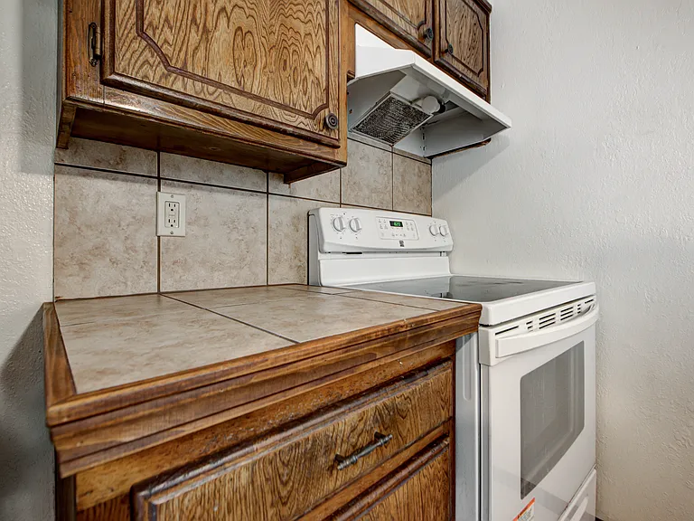 1315 Glen Oaks Ct #4 — Photo 17