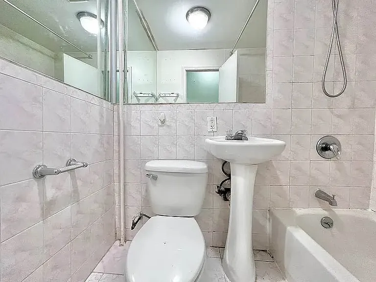 64 Steuben St #1R — Photo 4