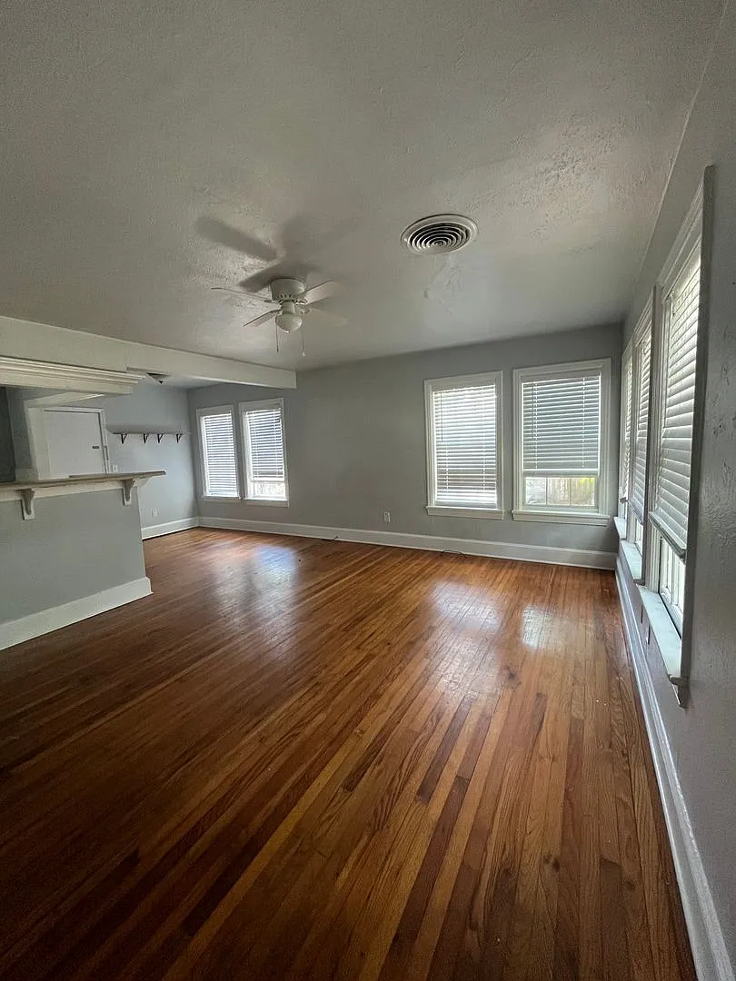 111 Columbia Dr — Photo 4
