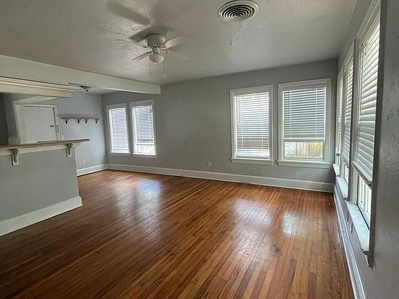 4th image of 111 Columbia Dr APT 1
