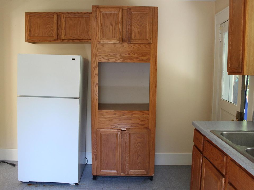2nd image of 768 Weaver St
