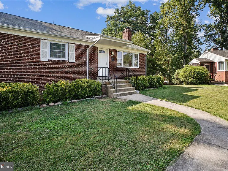 3227 Sherry Ct — Photo 2