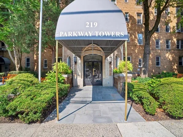 219 Bronx River Road #5L, Yonkers, NY 10704