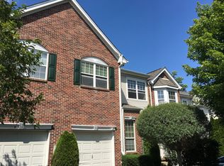 10 Heritage Hills Dr, Washington Crossing, PA