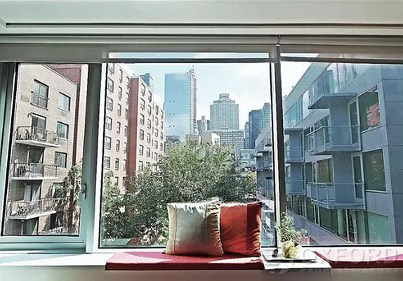 Rented by R New York | media 16