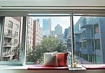 Rented by R New York