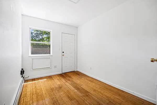 Rented by Safdie Realty Group | media 8