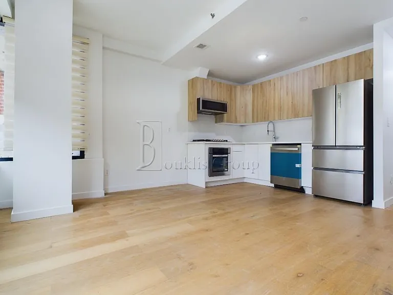 30-18 14th St #101 — Photo 2